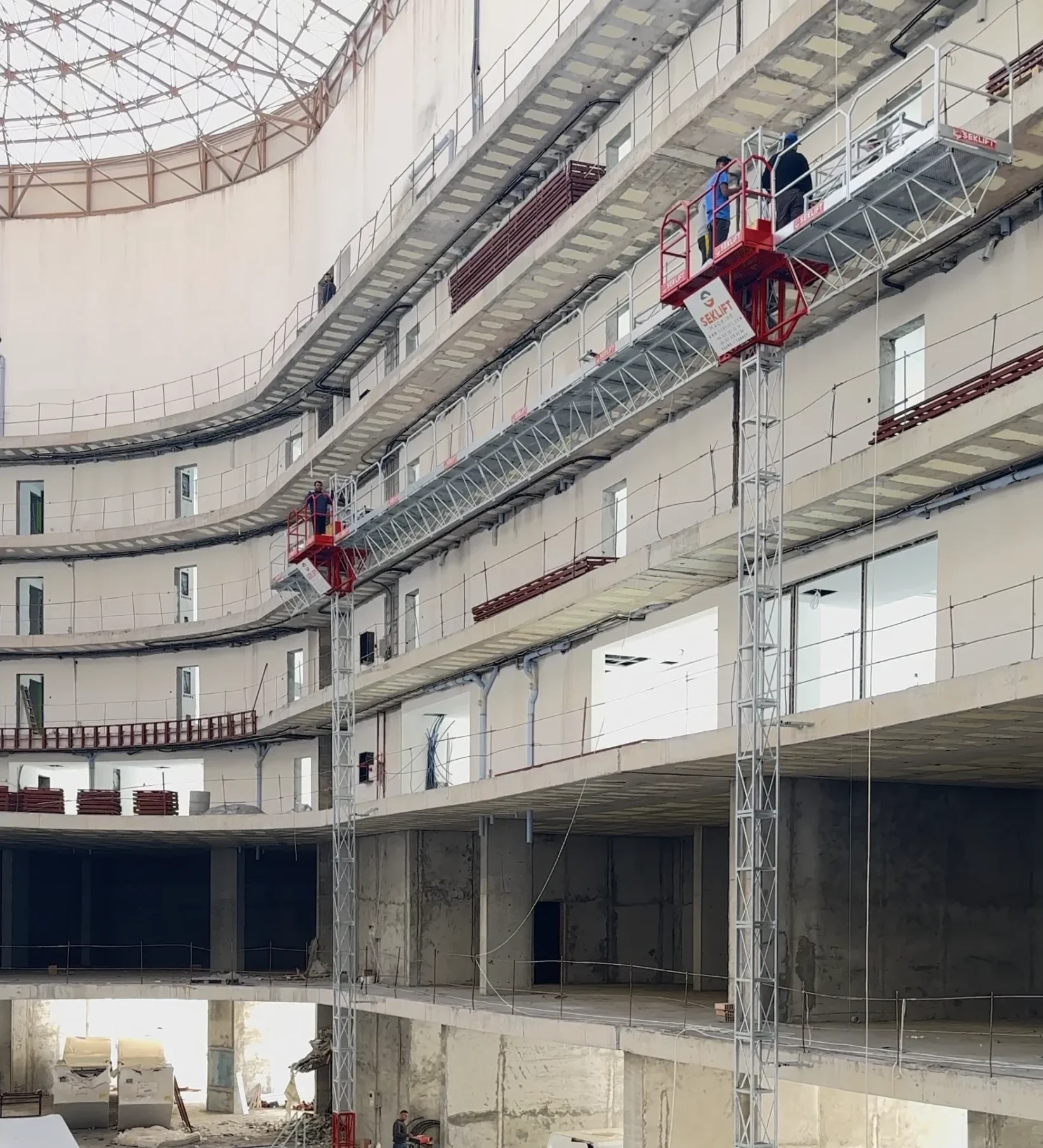 Cephe inşaatı için SEKLIFT direk tırmanmalı çalışma platformu