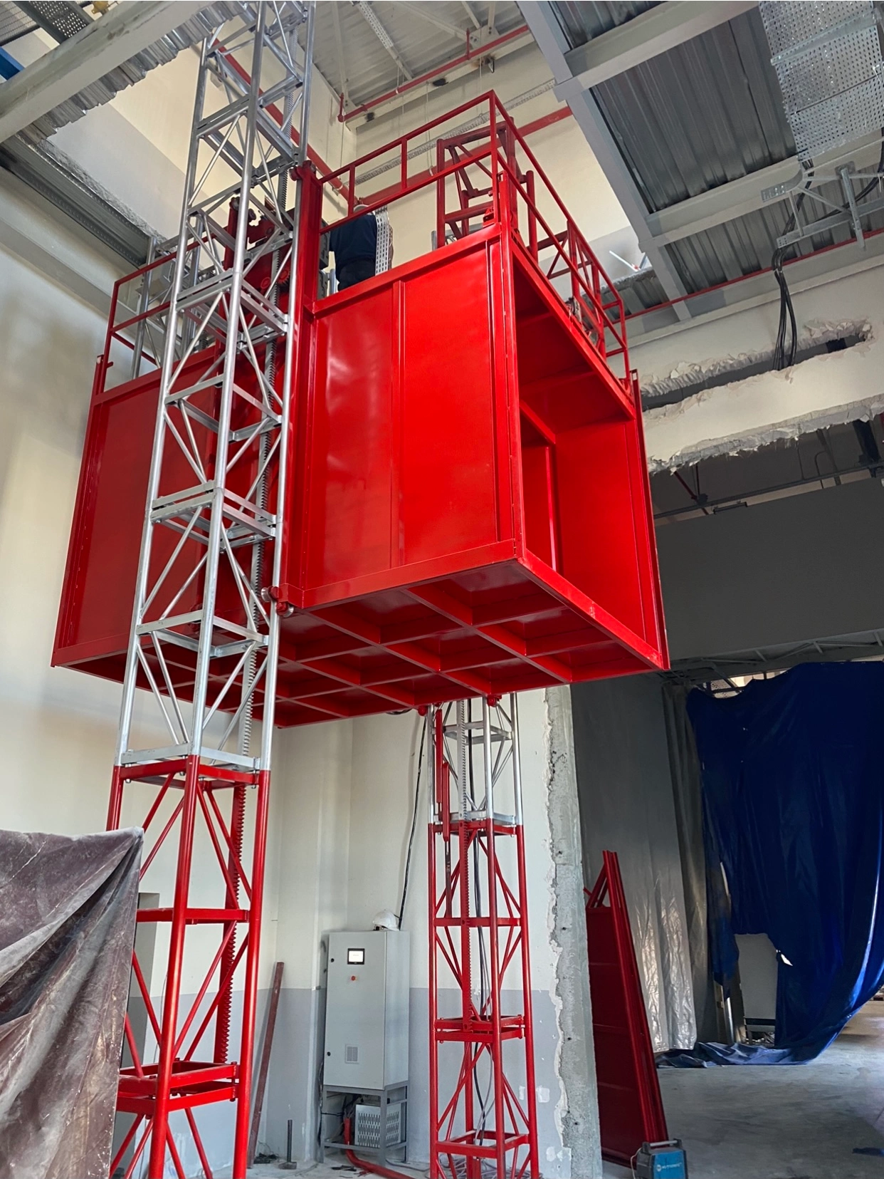 Types of construction hoists