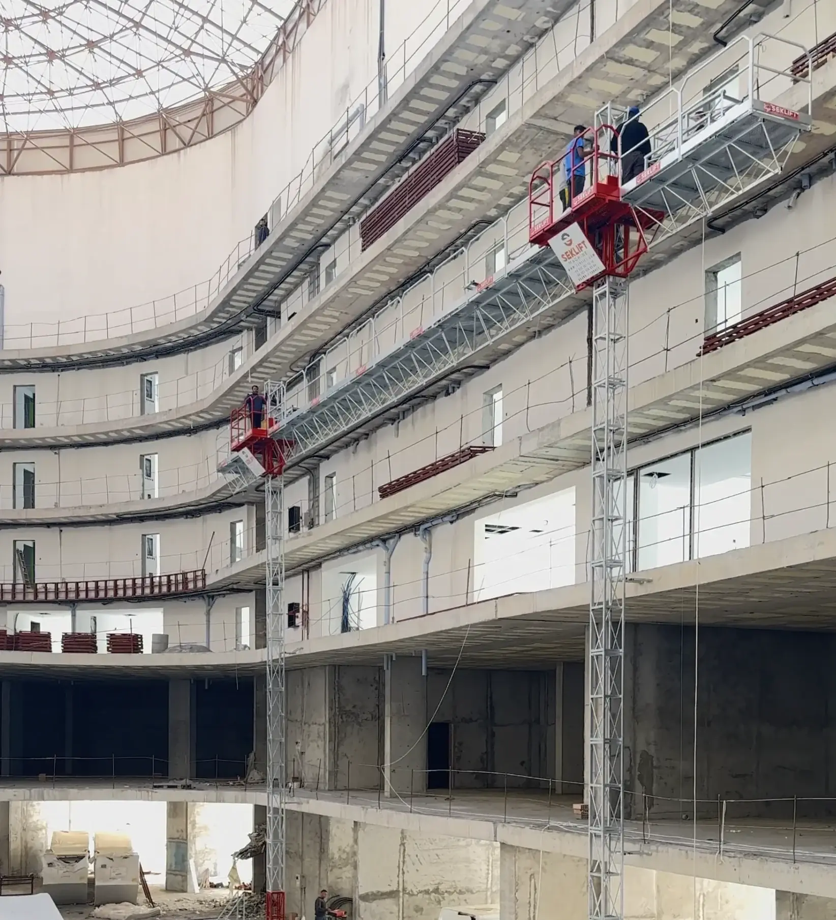 SEKLIFT twin-mast mast-climbing work platform installed across a building façade